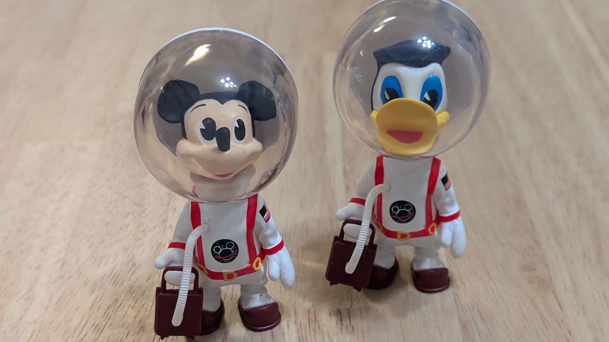ビリオネア・ボーイズ・クラブとメディコムトイが共作。宇宙服を